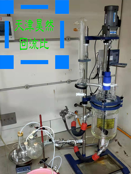 09實驗室反應(yīng)精餾裝置現(xiàn)場